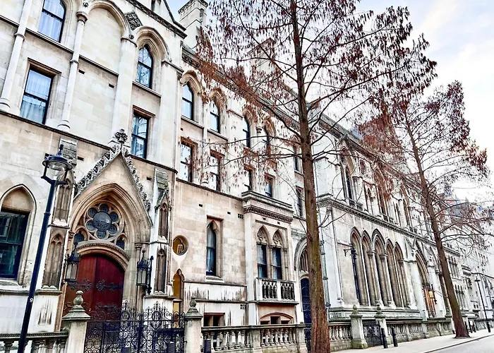 Excellent Entire Apartment Between St Pauls Cathedral And Covent Garden