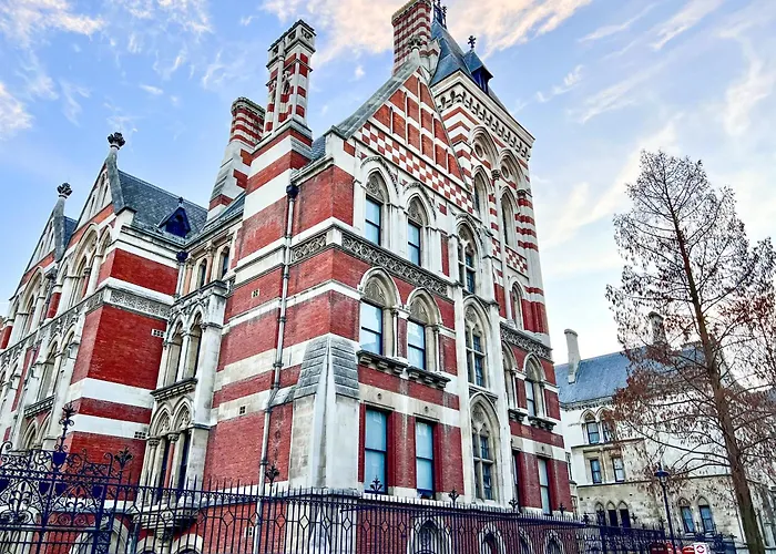 Excellent Entire Apartment Between St Pauls Cathedral And Covent Garden