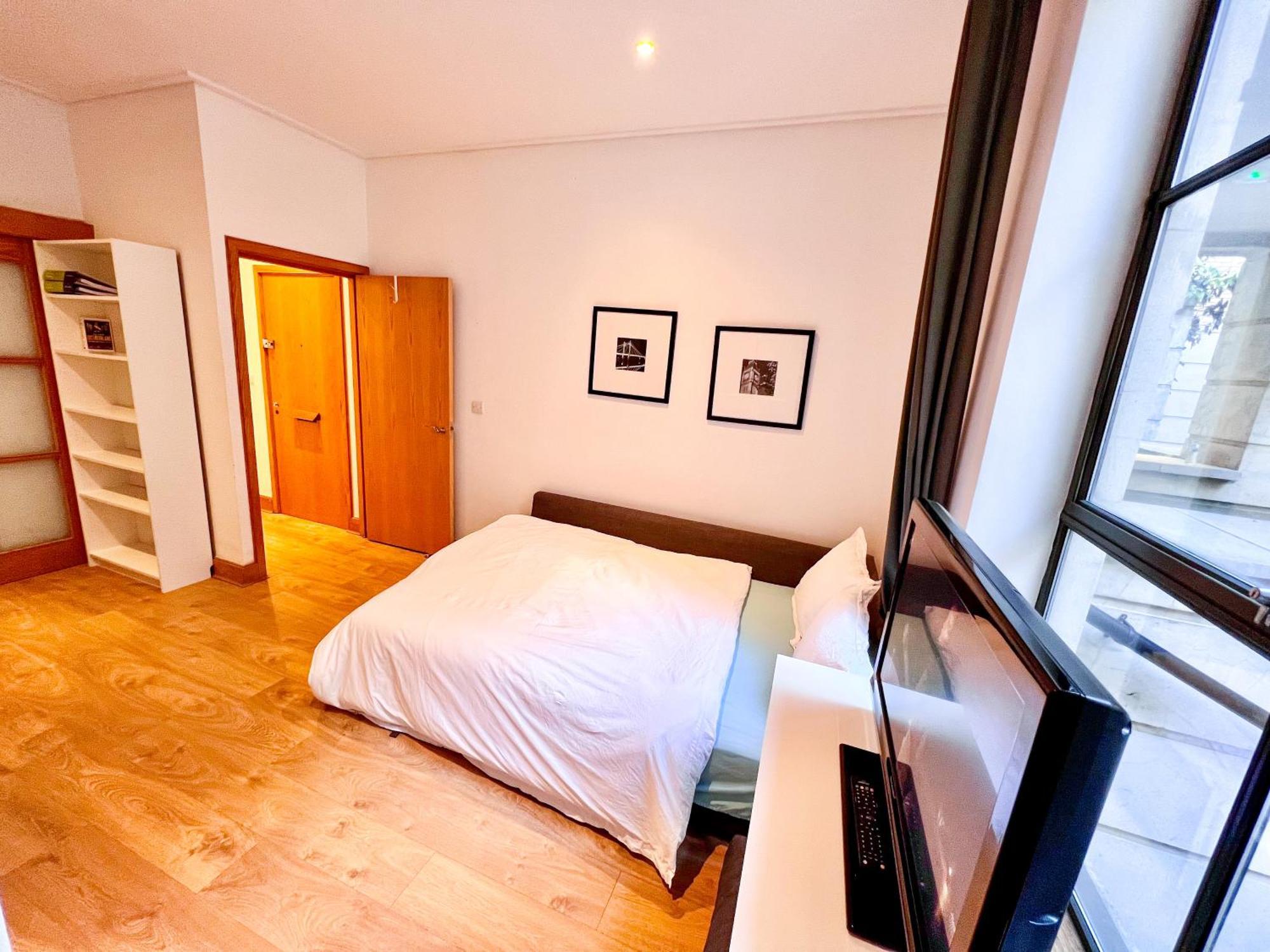 Excellent Entire Between St Pauls Cathedral And Covent Garden Apartment London
